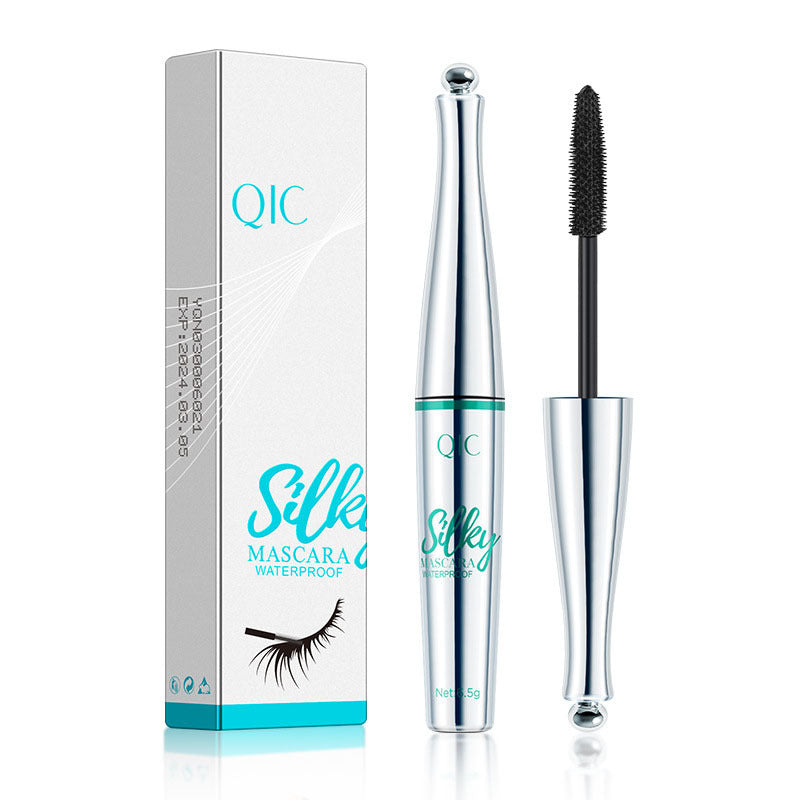 Hydrating Refreshing Waterproof Mascara for an elegant look.